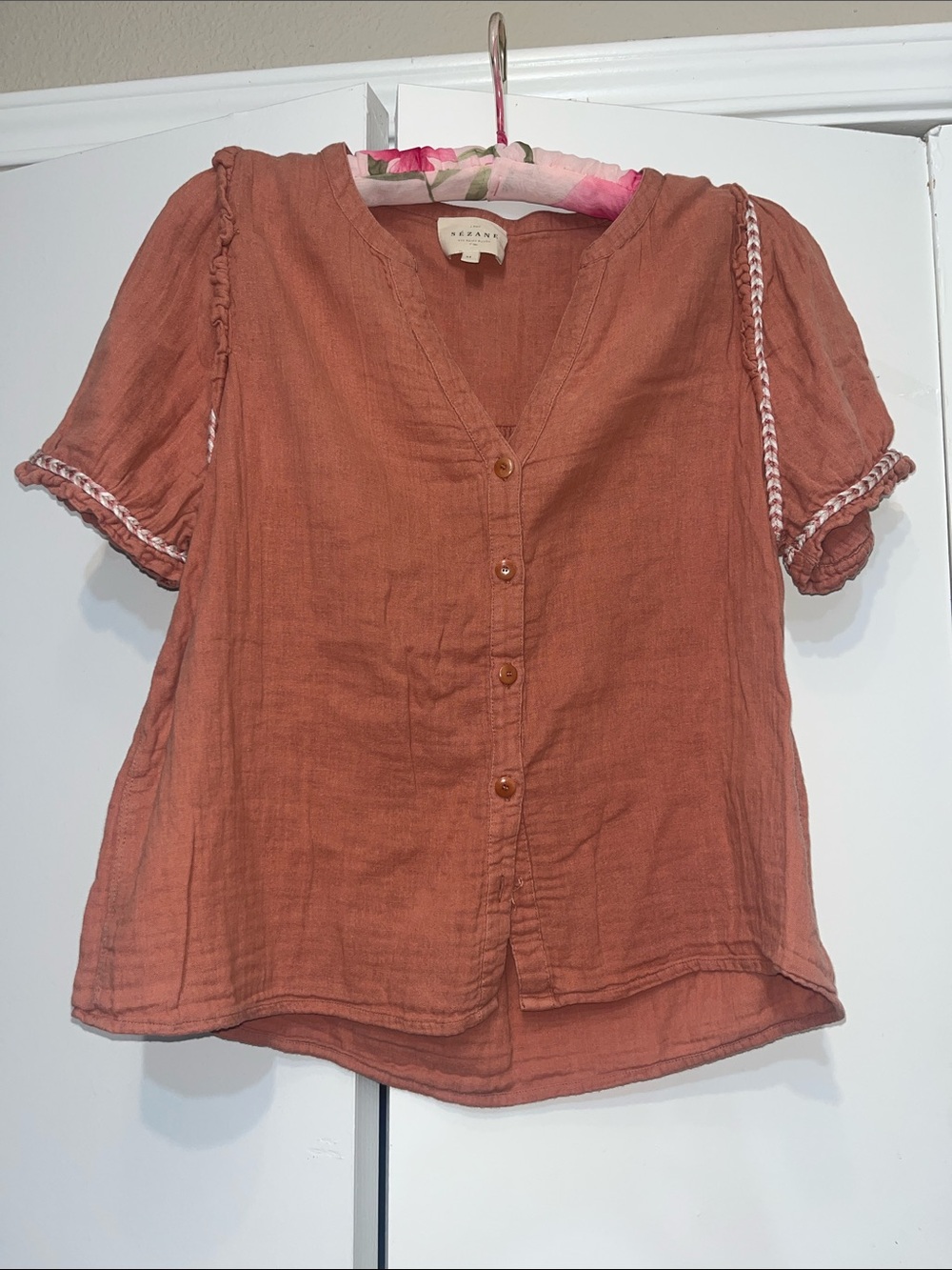 terracotta-colored Sézane button-front V-neck blouse 
Button size M